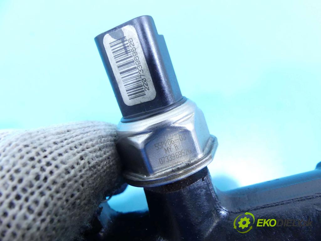 Citroen C4 Grand picasso 2.0 hdi 136 HP automatic 100 kW 1997 cm3 5- lišta vstrekovacia 9681649580 (Vstrekovacie lišty)