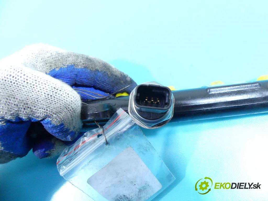 Citroen C4 Grand picasso 2.0 hdi 136 HP automatic 100 kW 1997 cm3 5- lišta vstrekovacia 9681649580 (Vstrekovacie lišty)