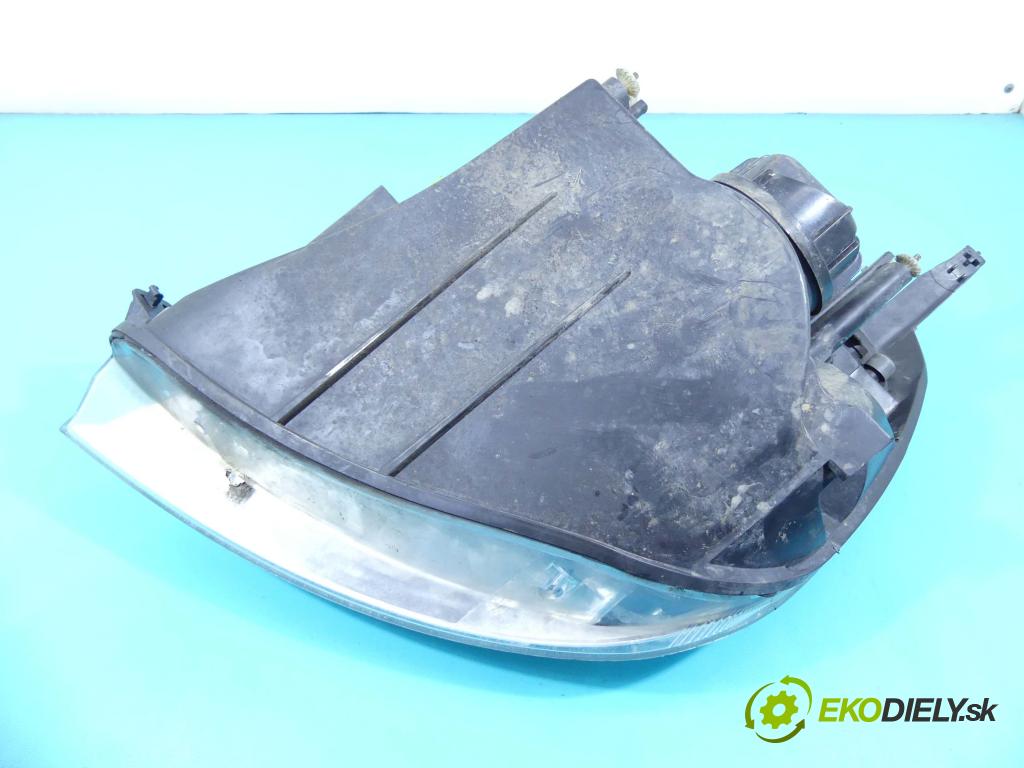 Ford Fiesta Mk6 2002-2008 1.3 69KM manual 51 kW 1299 cm3 3- Reflektor: pravý  (Pravé)