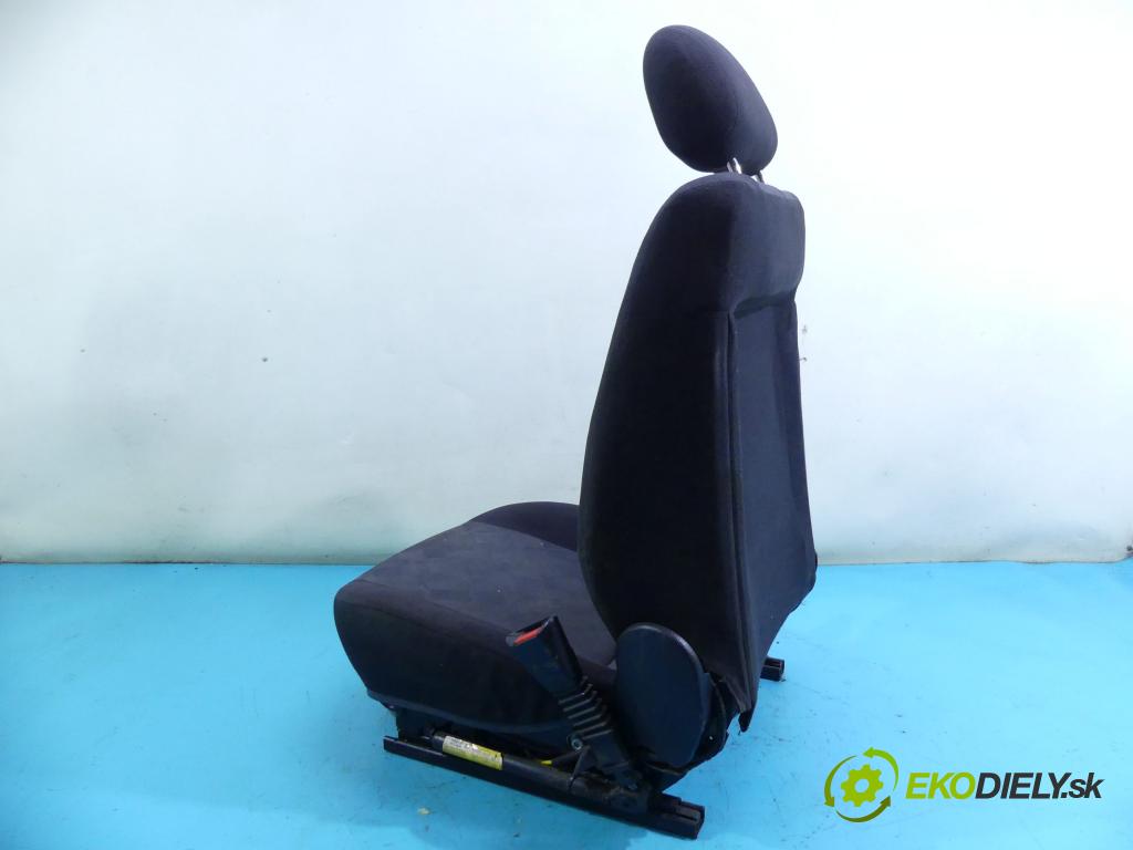 Opel Astra II 1998-2009 1.6 16v 101 HP manual 74 kW 1598 cm3 5- Sedačka pravý  (Sedačky, sedadlá)