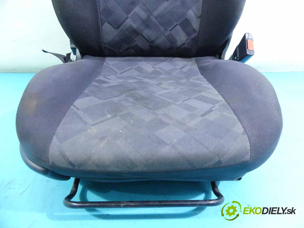 Opel Astra II 1998-2009 1.6 16v 101 HP manual 74 kW 1598 cm3 5- Sedačka pravý  (Sedačky, sedadlá)