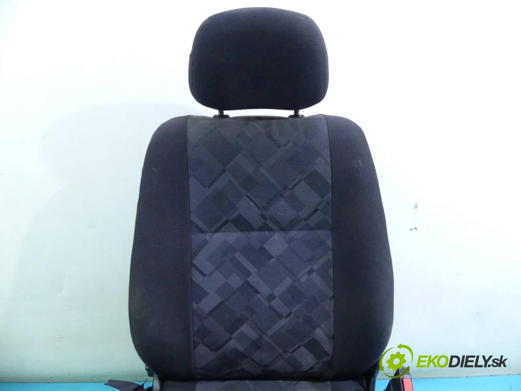 Opel Astra II 1998-2009 1.6 16v 101 HP manual 74 kW 1598 cm3 5- Sedačka pravý  (Sedačky, sedadlá)