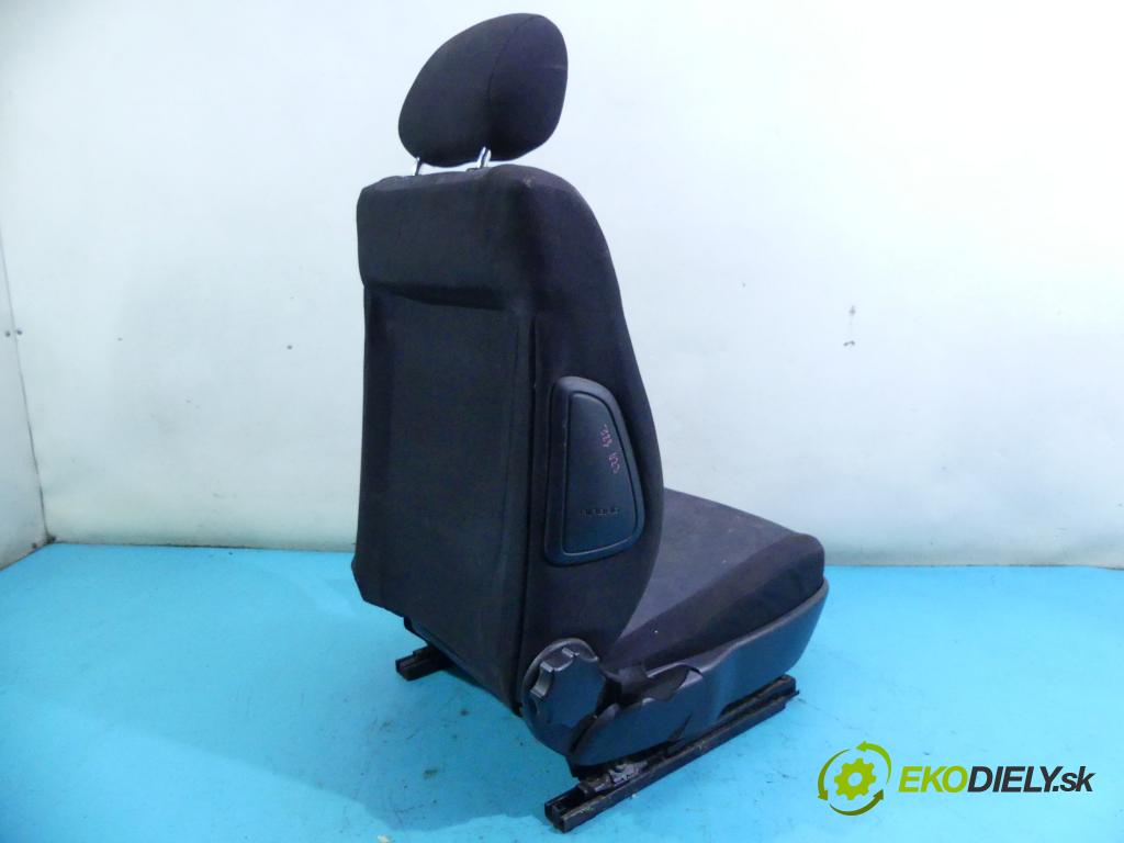 Opel Astra II 1998-2009 1.6 16v 101 HP manual 74 kW 1598 cm3 5- Sedačka pravý  (Sedačky, sedadlá)