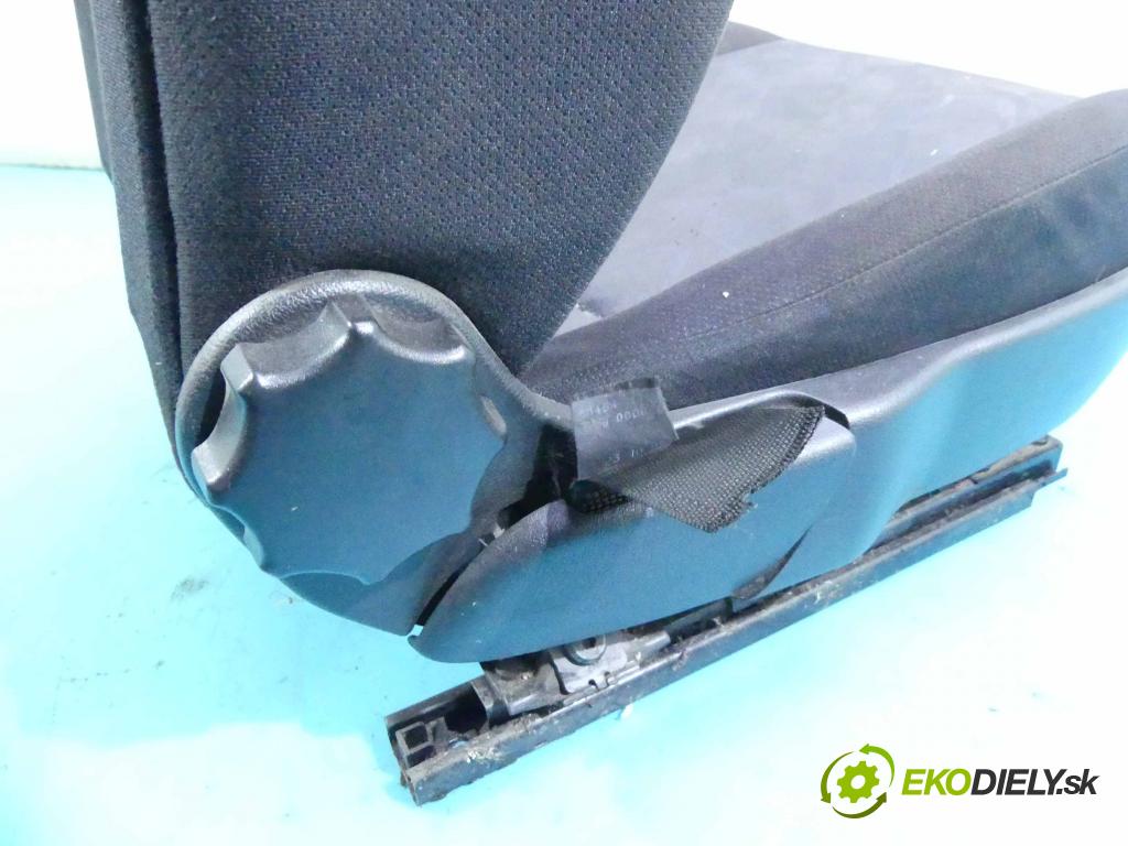 Opel Astra II 1998-2009 1.6 16v 101 HP manual 74 kW 1598 cm3 5- Sedačka pravý  (Sedačky, sedadlá)