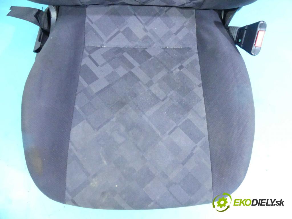 Opel Astra II 1998-2009 1.6 16v 101 HP manual 74 kW 1598 cm3 5- Sedačka pravý  (Sedačky, sedadlá)