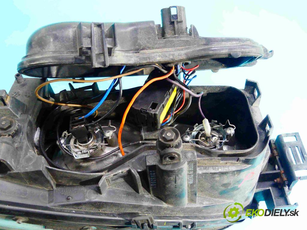 Ford Mondeo Mk3 2000-2007 1.8 16v 125 HP manual 92 kW 1798 cm3 5- Reflektor: pravý  (Pravé)