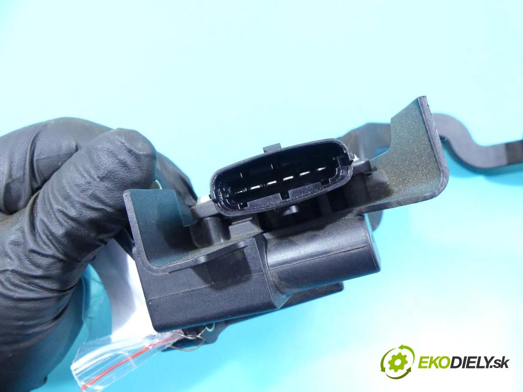 Fiat Bravo II 2007-2014 1.6 jtd 105 HP manual 77 kW 1598 cm3 5- pedále 0280755052 (Pedále)