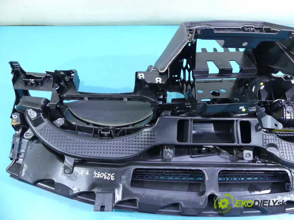 Vw Jetta VI 2010-2018 1.4 TSI 122 HP manual 90 kW 1390 cm3 4- kokpit,pristrojová doska rozdeľovacia 5C6880204B