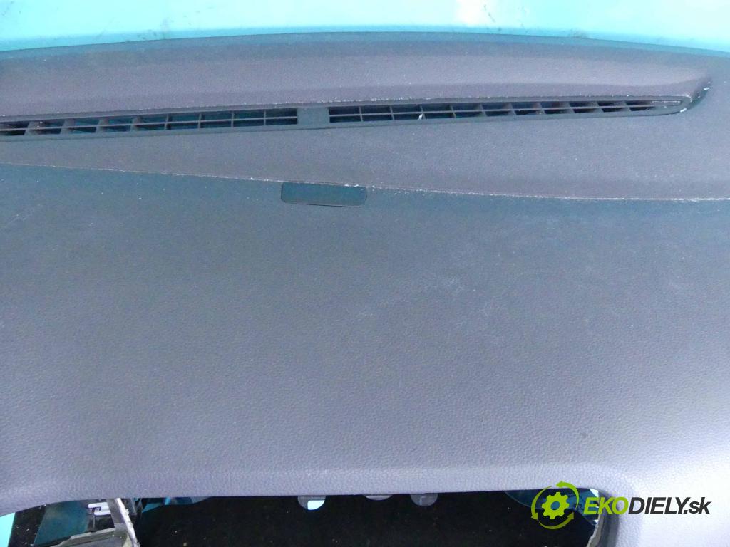 Vw Jetta VI 2010-2018 1.4 TSI 122 HP manual 90 kW 1390 cm3 4- kokpit,pristrojová doska rozdeľovacia 5C6880204B