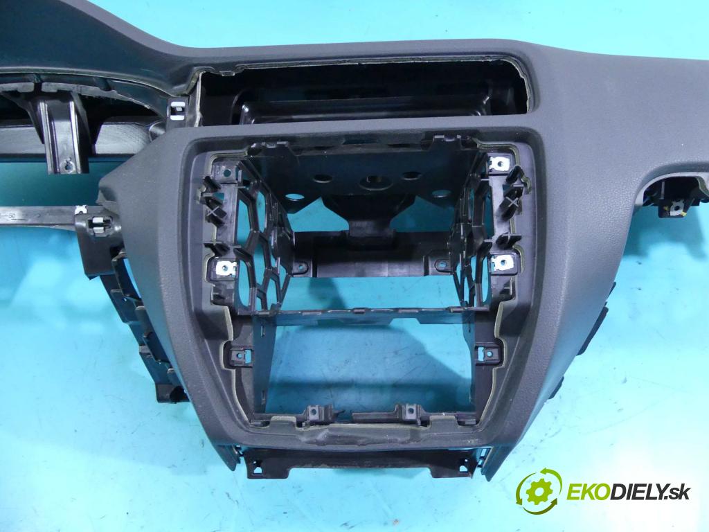 Vw Jetta VI 2010-2018 1.4 TSI 122 HP manual 90 kW 1390 cm3 4- kokpit,pristrojová doska rozdeľovacia 5C6880204B