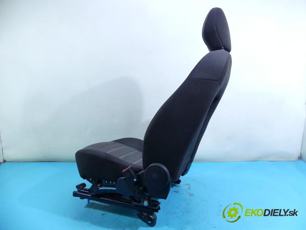 Fiat Bravo II 2007-2014 1.6 jtd 105 HP manual 77 kW 1598 cm3 5- Sedačka pravý  (Sedačky, sedadlá)