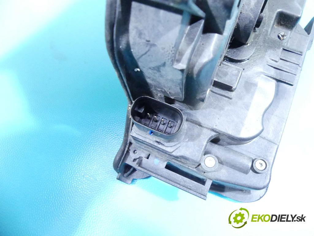 Bmw 2 F45/F46 2014-2022 2.0d 150 hp automatic 110 kW 1995 cm3 5- zámek zadní pravý 7281940