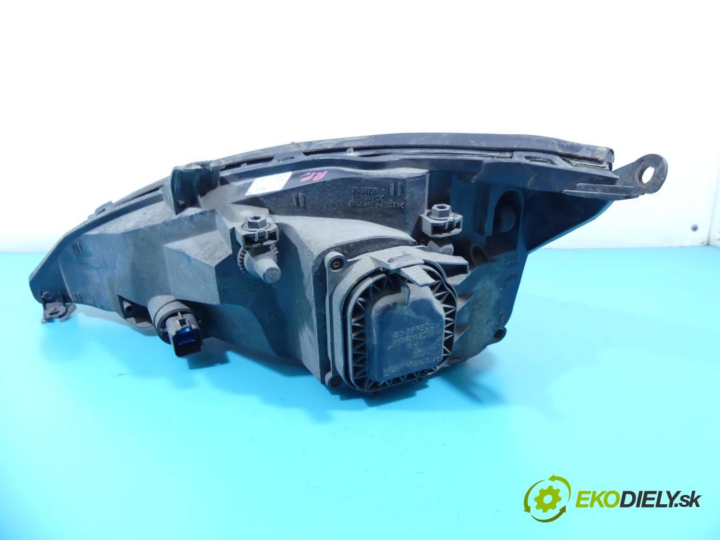 Ford Focus Mk1 1998-2004 1.8 tddi 90 HP manual 66 kW 1753 cm3 5- Reflektor: pravý  (Pravé)