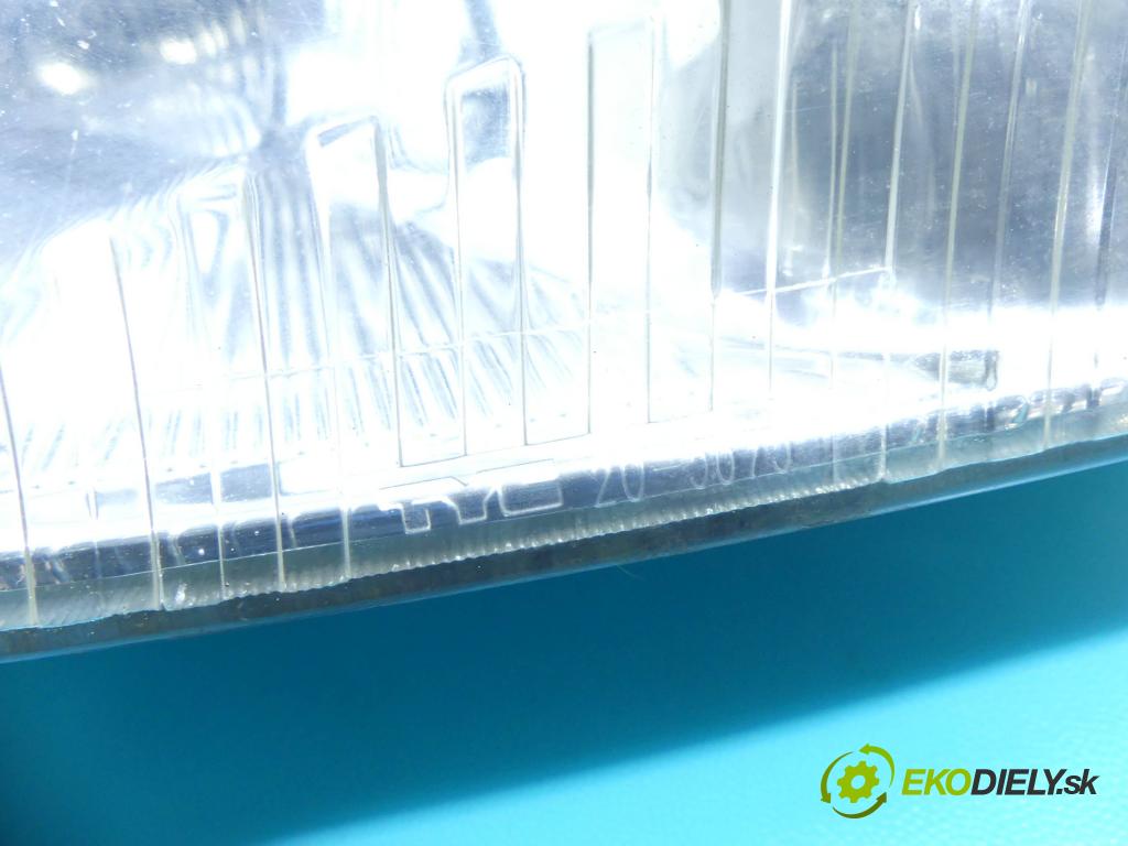 Ford Focus Mk1 1998-2004 1.8 tddi 90 HP manual 66 kW 1753 cm3 5- Reflektor: pravý  (Pravé)