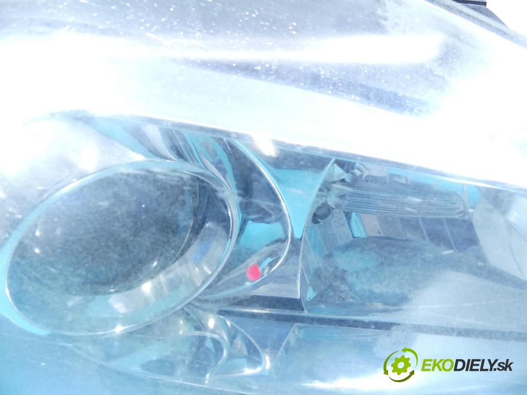 Kia Ceed I 2006-2012 1.6 crdi 116 HP manual 85 kW 1582 cm3 5- Reflektor: pravý 92102-1H (Pravé)