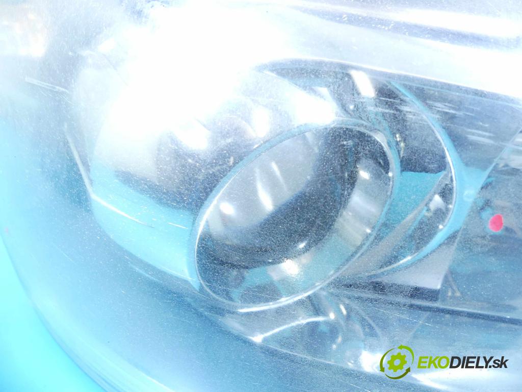 Kia Ceed I 2006-2012 1.6 crdi 116 HP manual 85 kW 1582 cm3 5- Reflektor: pravý 92102-1H (Pravé)