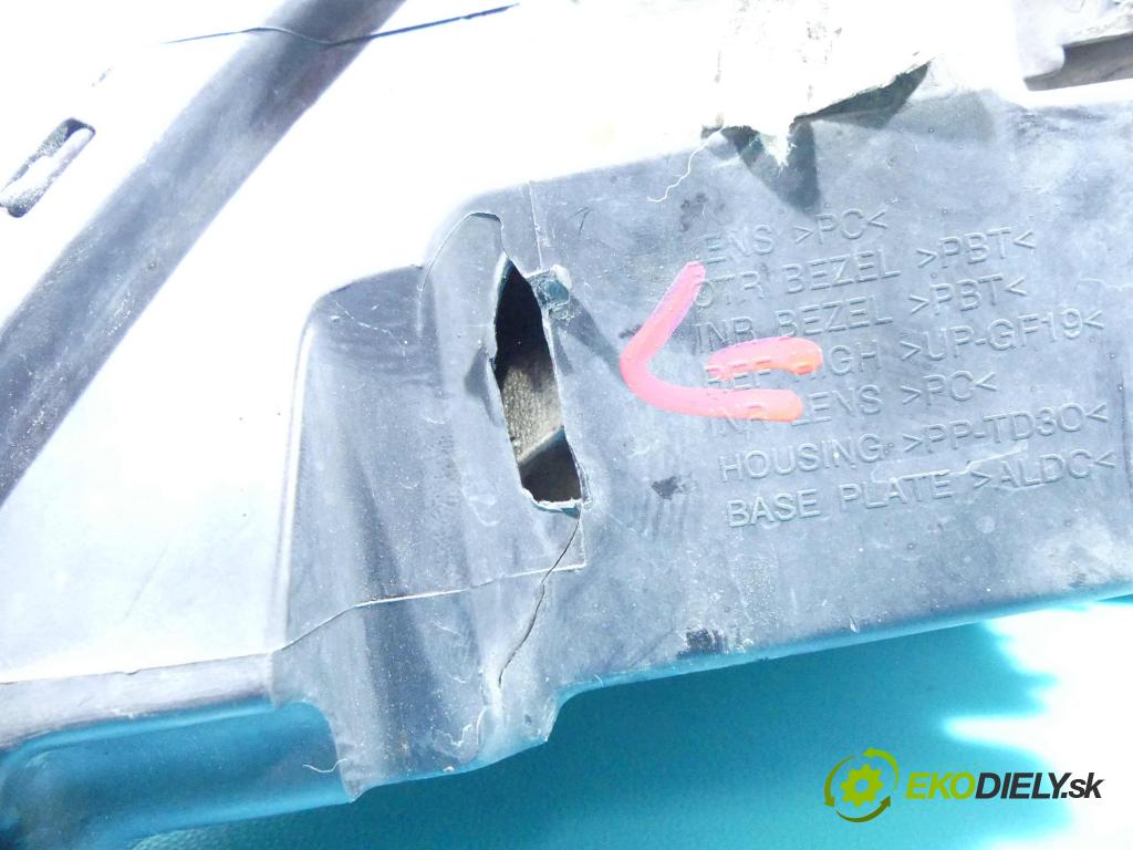 Kia Ceed I 2006-2012 1.6 crdi 116 HP manual 85 kW 1582 cm3 5- Reflektor: pravý 92102-1H (Pravé)