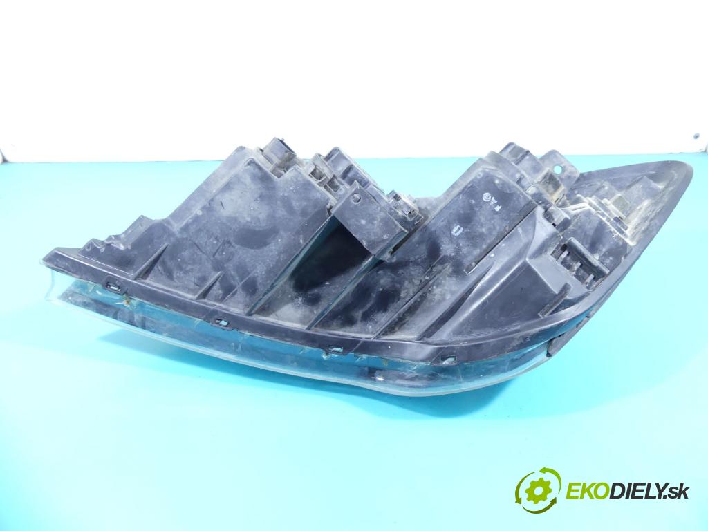 Kia Ceed I 2006-2012 1.6 crdi 116 HP manual 85 kW 1582 cm3 5- Reflektor: pravý 92102-1H (Pravé)