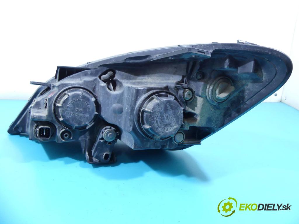 Kia Ceed I 2006-2012 1.6 crdi 116 HP manual 85 kW 1582 cm3 5- Reflektor: pravý 92102-1H (Pravé)