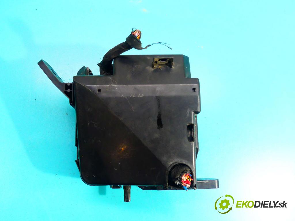 Kia Ceed I 2006-2012 1.6 crdi 116 hp manual 85 kW 1582 cm3 5- skříňka pojistková 91951-0Q000 (Pojistkové skříňky)