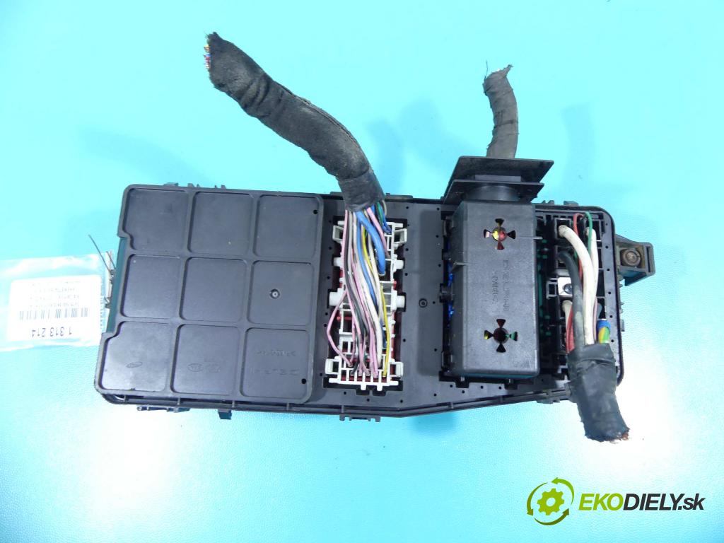 Kia Carnival II 2005-2014 2.9 crdi 185 hp automatic 136 kW 2902 cm3 5- skříňka pojistková 91950-4D050 (Pojistkové skříňky)