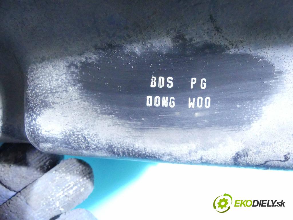 Kia Carnival II 2005-2014 2.9 crdi 185 hp automatic 136 kW 2902 cm3 5- obal filtra vzduchu 28110-4D400 (Kryty filtrů)