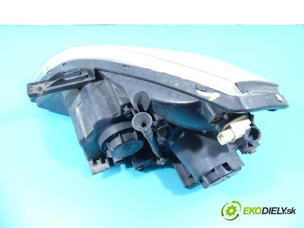 Kia Carnival II 2005-2014 2.9 crdi 185 HP automatic 136 kW 2902 cm3 5- Reflektor: pravý 92102-4D0XX (Pravé)