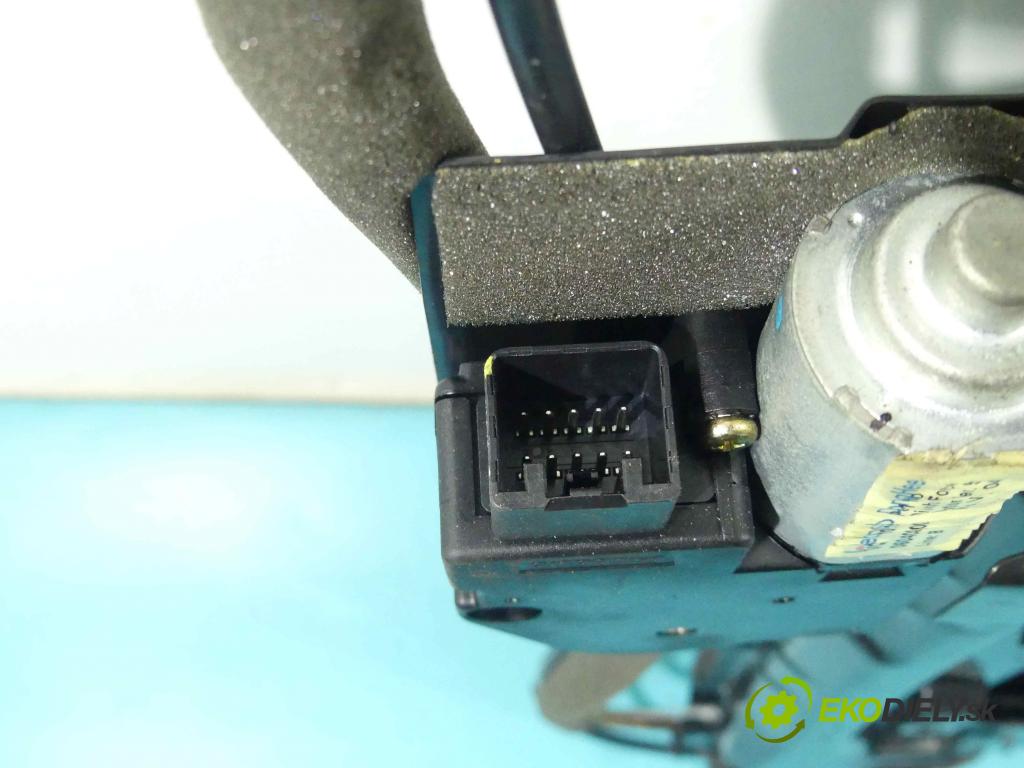 Kia Carnival II 2005-2014 2.9 crdi 185 hp automatic 136 kW 2902 cm3 5- Střešní okno:  (Okna karoserie)