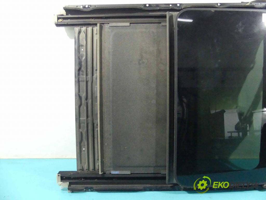 Kia Carnival II 2005-2014 2.9 crdi 185 hp automatic 136 kW 2902 cm3 5- Střešní okno:  (Okna karoserie)