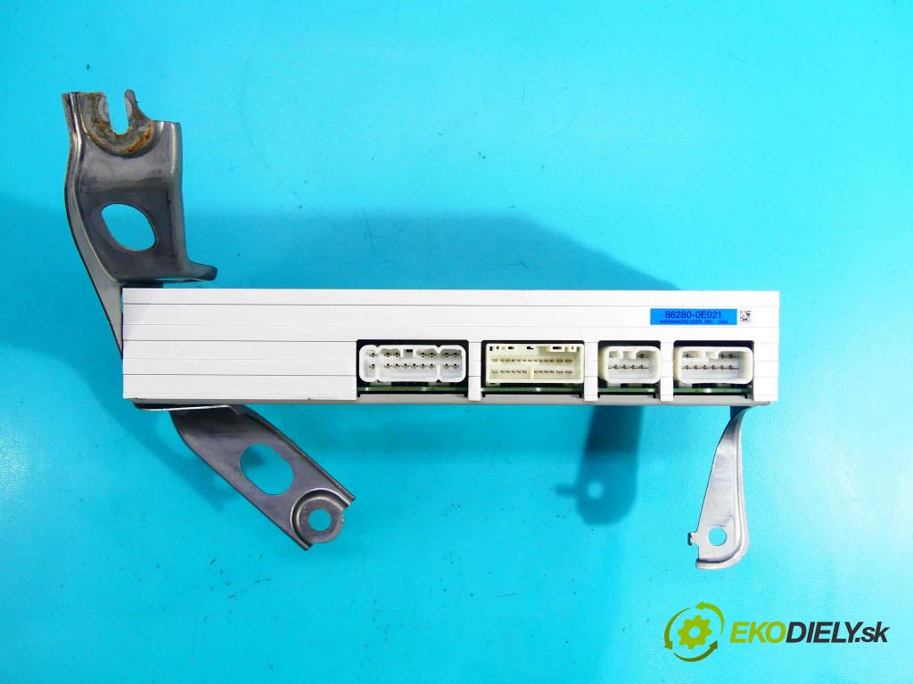 Lexus RX II 2003-2008 3.3 V6 232KM automatic 171 kW 3302 cm3 5- Zesilovač: 86280-0E021 (Zosilňovače)