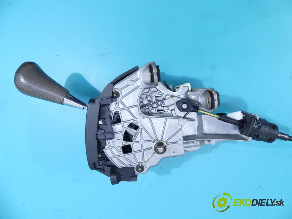 Lexus RX II 2003-2008 3.3 V6 232KM automatic 171 kW 3302 cm3 5- Páka: Změny: stupeň,rýchlosť  (Rýchlostné páky / kulisy)