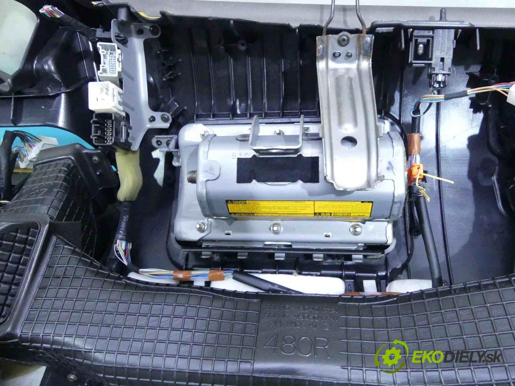 Lexus RX II 2003-2008 3.3 V6 232KM automatic 171 kW 3302 cm3 5- kokpit,pristrojová doska rozdeľovacia 55950-48030