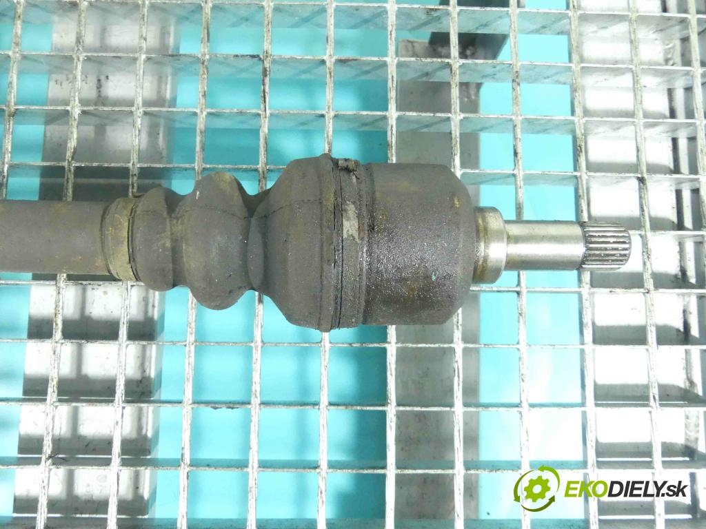 Citroen Xsara Picasso 1,8.0 16V 116 HP manual 85 kW 1749 cm3 5- poloos ľavé  (Poloosy)