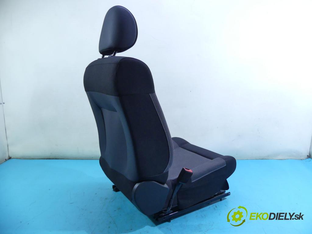 Citroen C4 Cactus 2014-2020 1.2 Tech: 82 HP manual 60 kW 1199 cm3 5- Sedačka ľavý  (Sedačky, sedadlá)