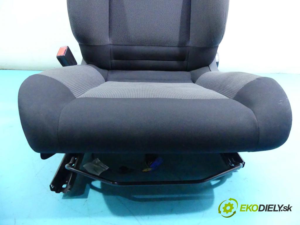 Citroen C4 Cactus 2014-2020 1.2 Tech: 82 HP manual 60 kW 1199 cm3 5- Sedačka ľavý  (Sedačky, sedadlá)