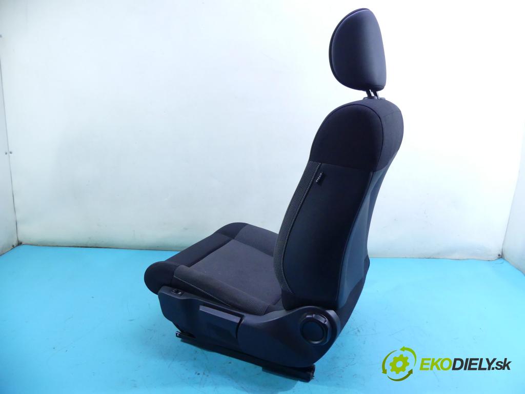 Citroen C4 Cactus 2014-2020 1.2 Tech: 82 HP manual 60 kW 1199 cm3 5- Sedačka ľavý  (Sedačky, sedadlá)