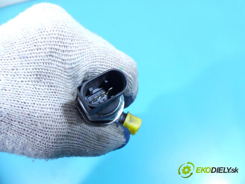 Kia Carnival II 2005-2014 2.9 crdi 185 HP automatic 136 kW 2902 cm3 5- lišta vstrekovacia 31500-4X400 (Vstrekovacie lišty)