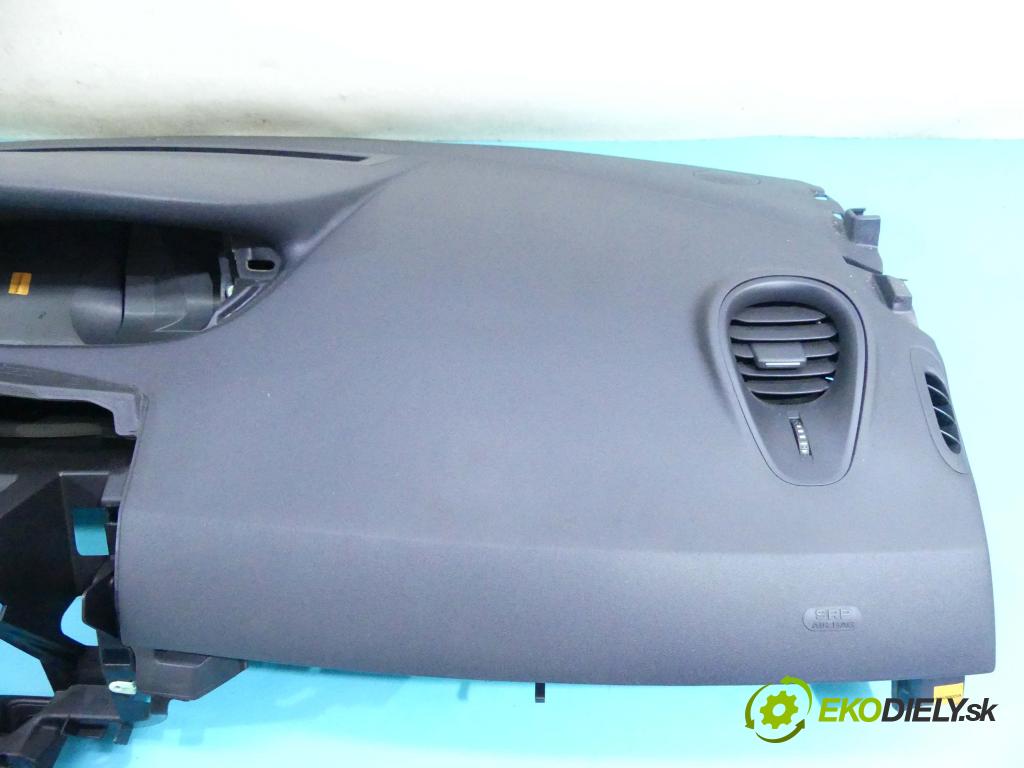 Renault Scenic II 2003-2009 1.5 dci 106 HP manual 78 kW 1461 cm3 5- kokpit,pristrojová doska rozdeľovacia 8200493263A