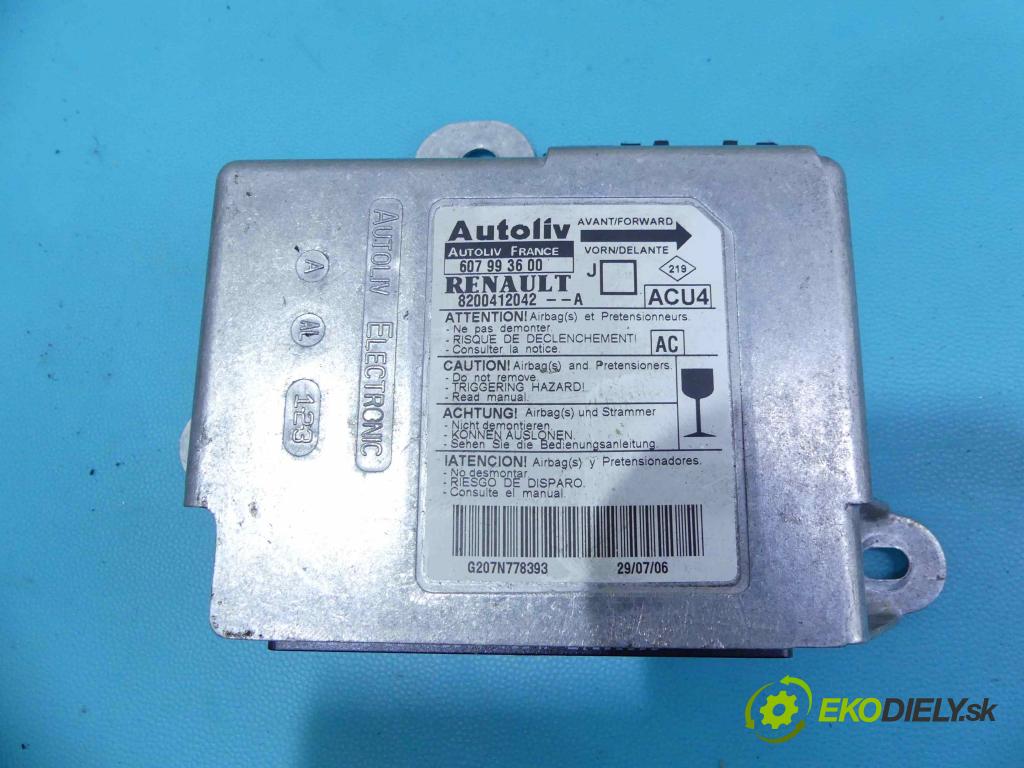 Renault Scenic II 2003-2009 1.5 dci 106 HP manual 78 kW 1461 cm3 5- kokpit,pristrojová doska rozdeľovacia 8200493263A