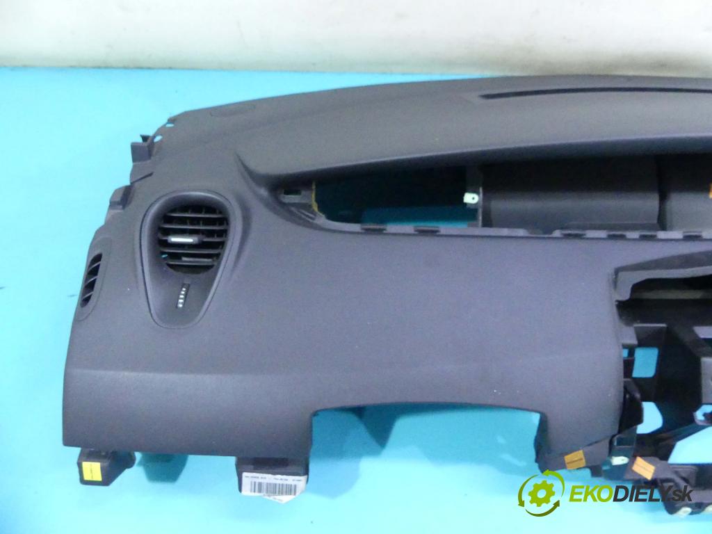 Renault Scenic II 2003-2009 1.5 dci 106 HP manual 78 kW 1461 cm3 5- kokpit,pristrojová doska rozdeľovacia 8200493263A