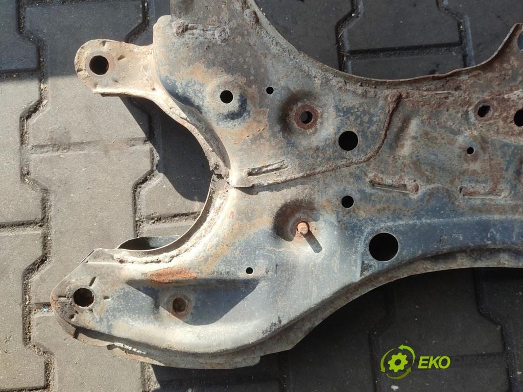 Toyota Corolla E12 2001-2009 2.0 D4D 90 HP manual 66 kW 1995 cm3 3- výstuha motora