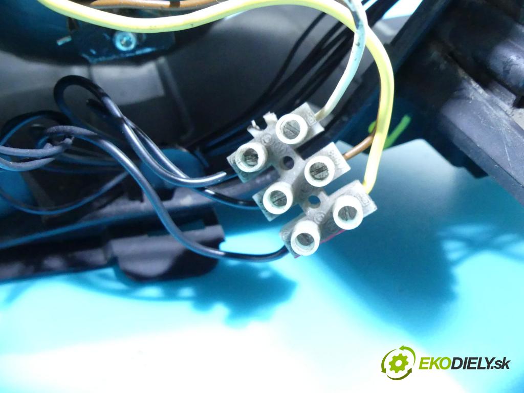 Seat Ibiza IV 6J 2008-2017 1.4 16V 86 HP manual 63 kW 1390 cm3 3- Reflektor: pravý 6J1941022C (Pravé)