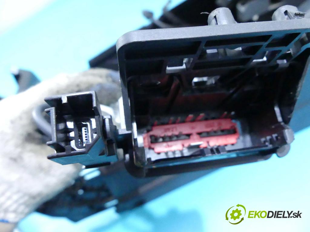 Ford Kuga II 2013-2019 2.0 tdci 150 HP manual 110 kW 1997 cm3 5- operadlo  (Lakťové opierky)