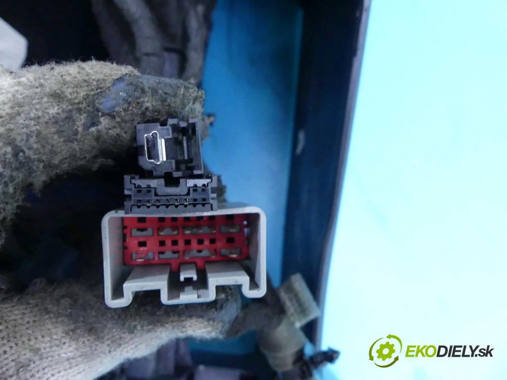 Ford Kuga II 2013-2019 2.0 tdci 150 HP manual 110 kW 1997 cm3 5- operadlo  (Lakťové opierky)