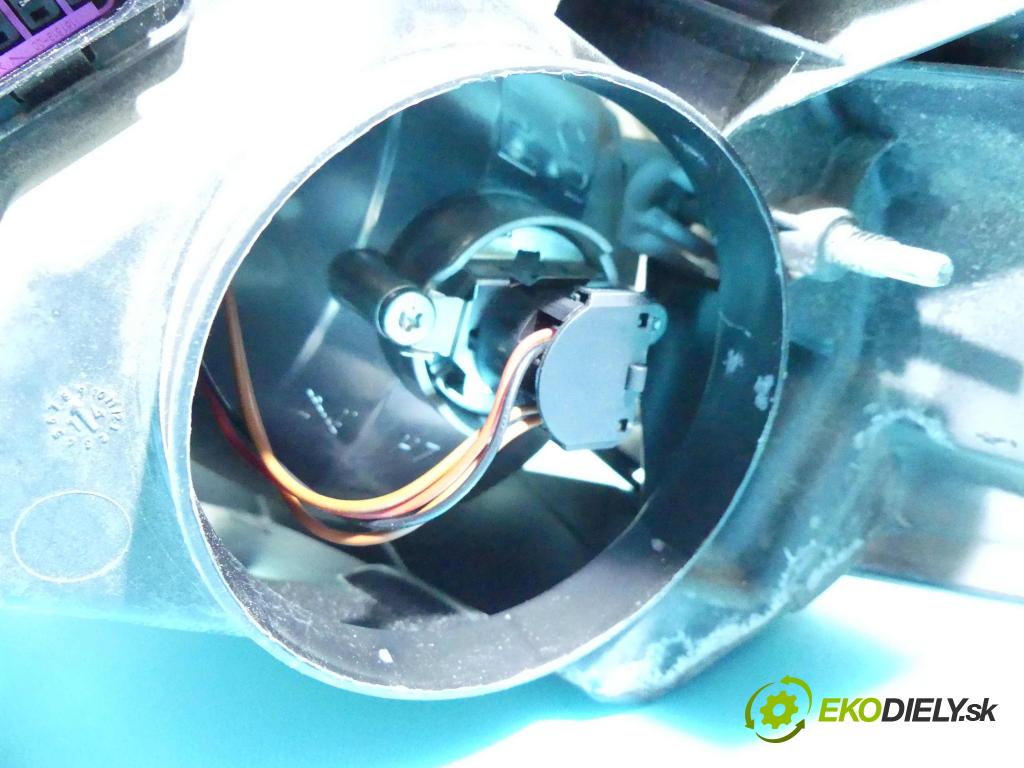 Ford Fiesta Mk7 2008-2017 1.4 tdci 70 HP manual 51,5 kW 1399 cm3 5- Reflektor: pravý 8A61-13W029-AJ (Pravé)