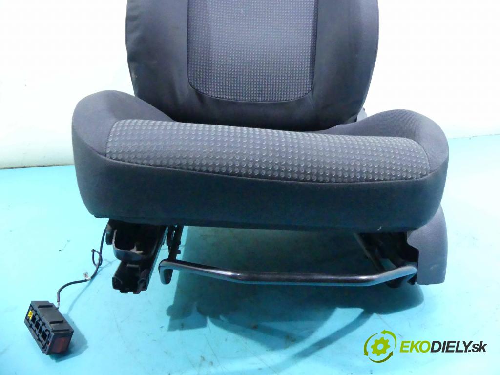 Opel Corsa D 2006-2014 1.2 16V 80 HP manual 59 kW 1229 cm3 5- Sedačka ľavý  (Sedačky, sedadlá)