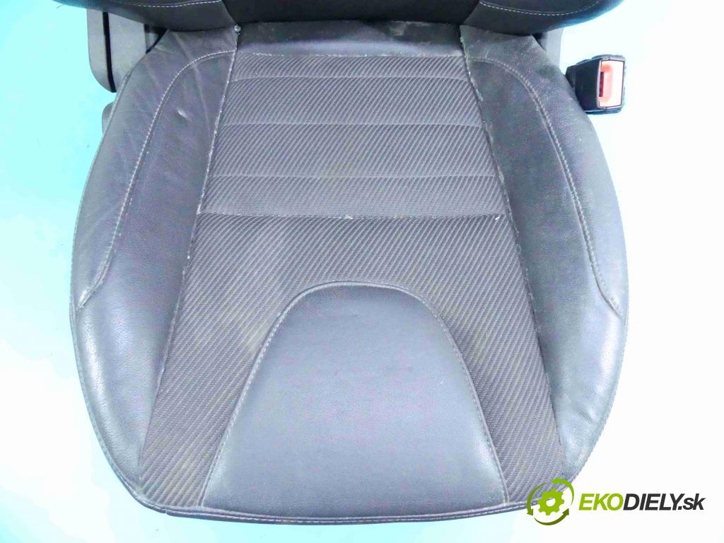 Ford Kuga II 2013-2019 2.0 tdci 150 HP manual 110 kW 1997 cm3 5- Sedačka pravý  (Sedačky, sedadlá)