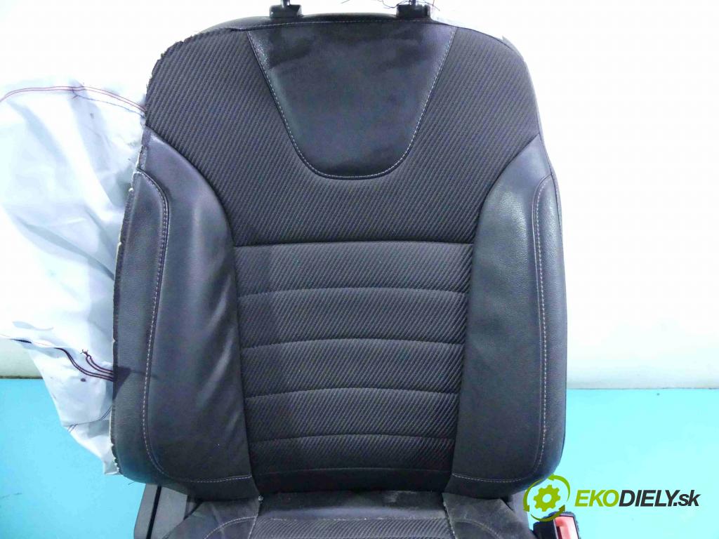 Ford Kuga II 2013-2019 2.0 tdci 150 HP manual 110 kW 1997 cm3 5- Sedačka pravý  (Sedačky, sedadlá)