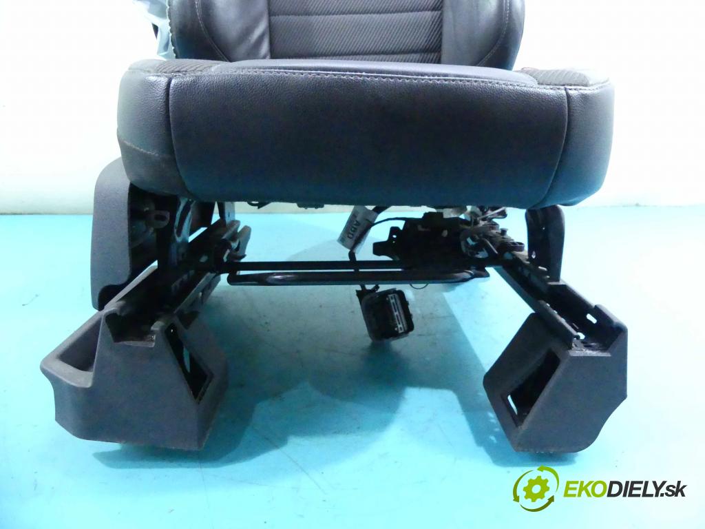 Ford Kuga II 2013-2019 2.0 tdci 150 HP manual 110 kW 1997 cm3 5- Sedačka pravý  (Sedačky, sedadlá)