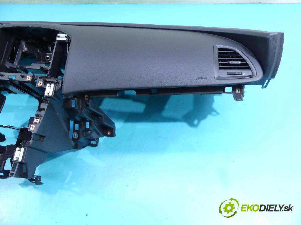 Opel Astra IV 2009-2015 1.6 16V 116 HP manual 85 kW 1598 cm3 5- kokpit,pristrojová doska rozdeľovacia